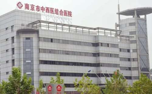 南京市中西医结合医院龅牙矫正费用查询?技术特点&案例曝光