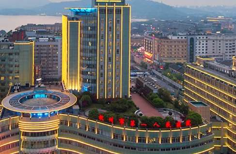 杭州下巴假体取出正规医院盘点？杭州市第一人民医院已经获得了很多求美者的青睐