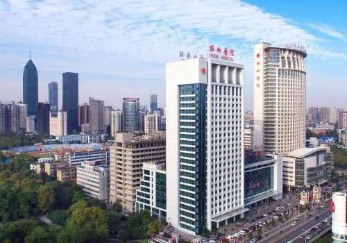 武汉协和医院隆胸怎么样？医生名单与全新价格表